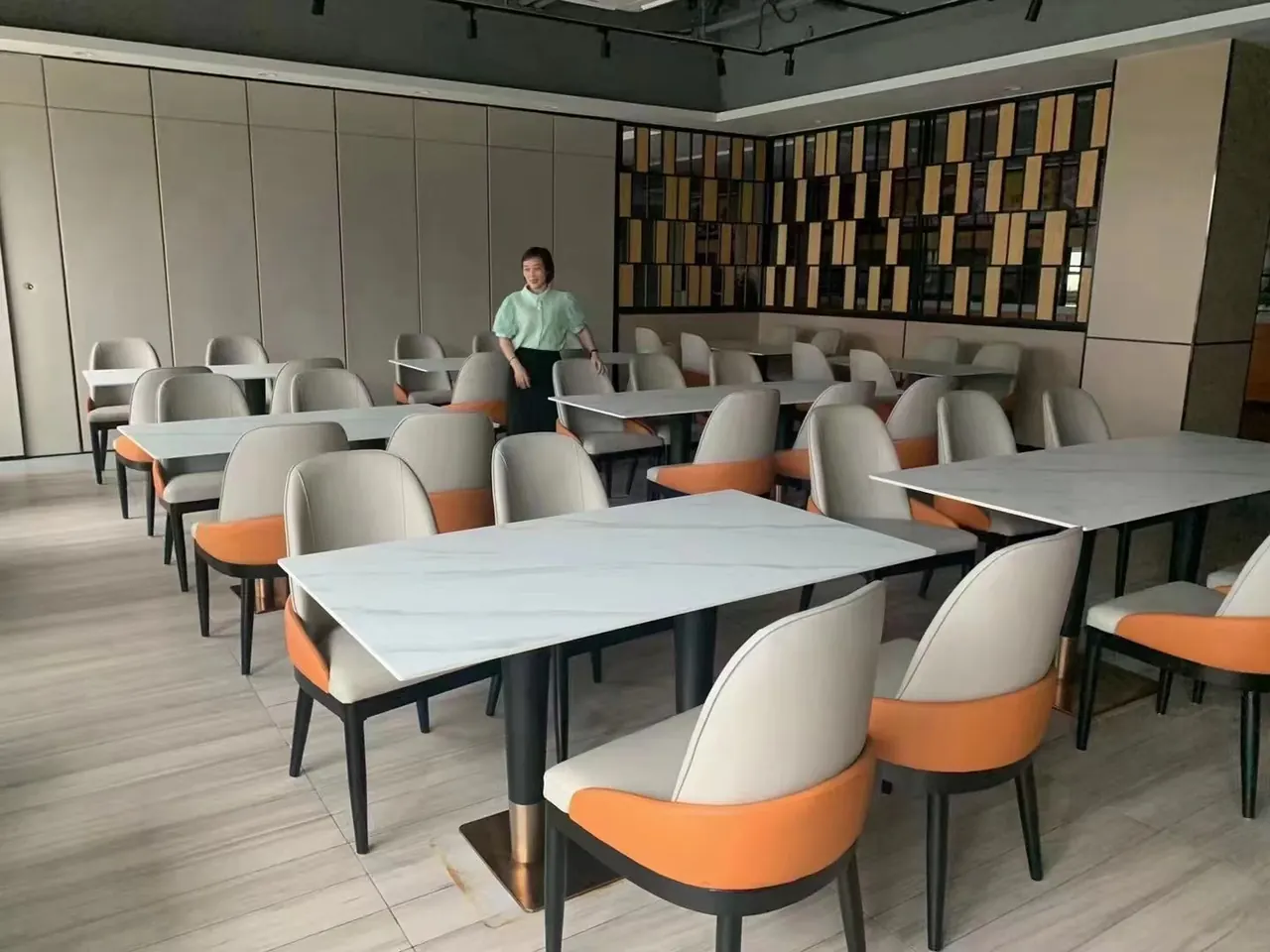 学校和企业食堂座位怎么规划?人数、动线、桌椅组合和清洁效率要一起算